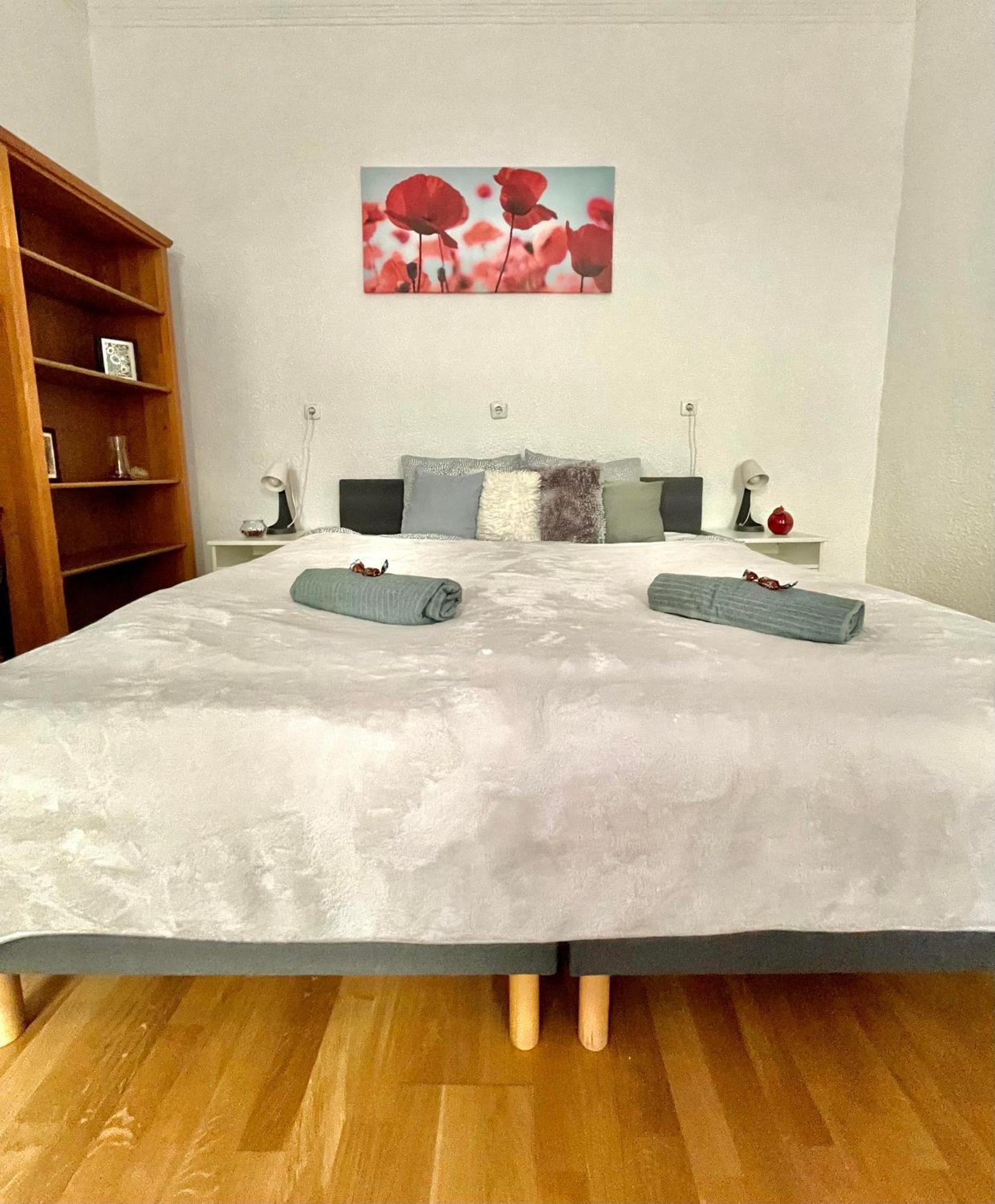 Very Warm Home With Big Bed Near New York Cafe Budapeszt Zewnętrze zdjęcie