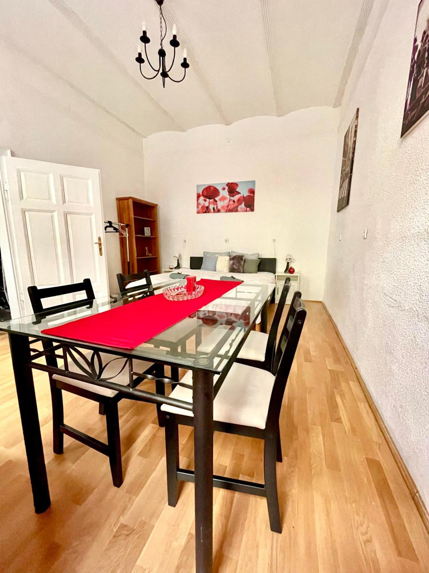 Very Warm Home With Big Bed Near New York Cafe Budapeszt Zewnętrze zdjęcie